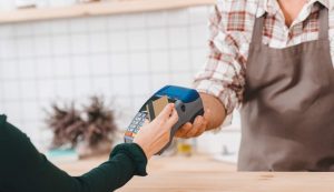 Pagare con POS - Depositphotos - Zapster.it