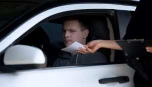 multa per affissione cartello in auto